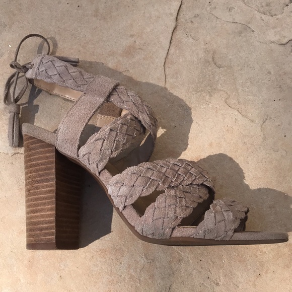 BCBG Tan Leather Heels - Picture 4 of 13